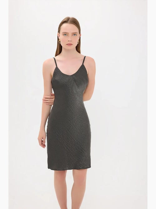 Vestido curto de cetim sem mangas evasé hiccup - Kiabi