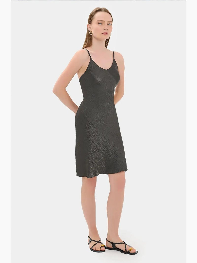 Vestido curto de cetim sem mangas evasé hiccup Preto - Kiabi