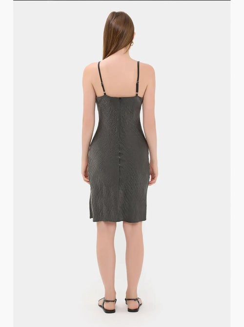 Vestido curto de cetim sem mangas evasé hiccup - Kiabi