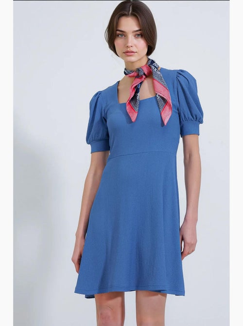 Vestido curto de malha com decote quadrado em pau santo bdart - Kiabi Vestido curto de malha com decote quadrado em pau santo bdart - Kiabi