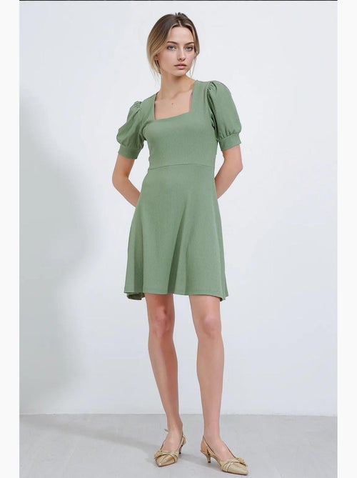 Vestido curto de malha com decote quadrado em pau santo bdart - Kiabi Vestido curto de malha com decote quadrado em pau santo bdart - Kiabi