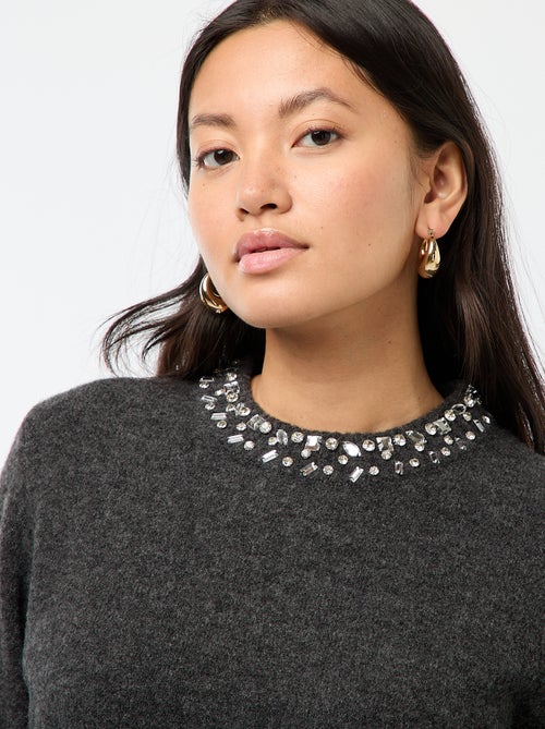 Vestido curto de malha com gola de strass - Kiabi