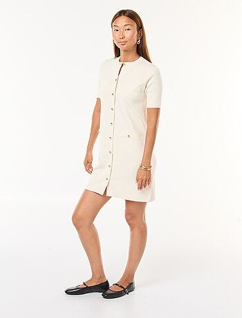 Vestido curto de malha grossa com botões
