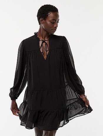 Vestido curto de manga comprida com base e gola com folhos