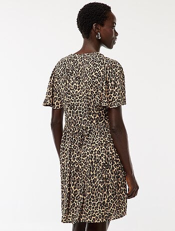 Vestido curto de manga curta com base com folho