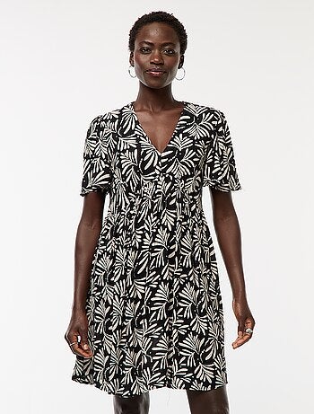 Vestido curto de manga curta com base em folho