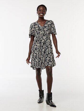 Vestido curto de manga curta com base em folho