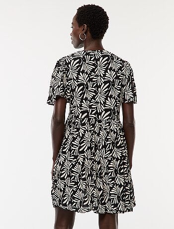 Vestido curto de manga curta com base em folho