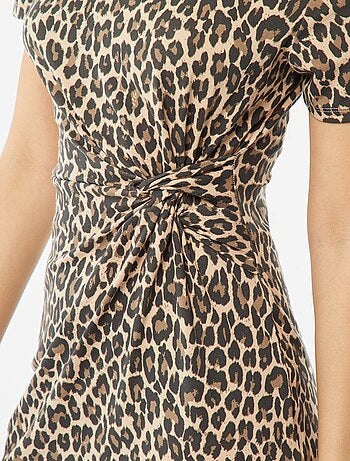 Vestido curto de manga curta com efeito drapeado