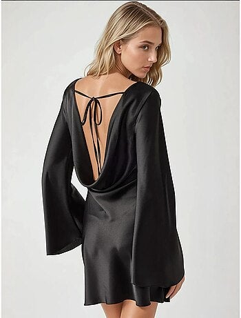 Vestido curto em cetim com decote em cascata hiccup