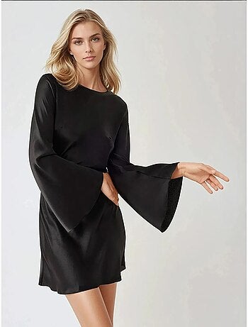 Vestido curto em cetim com decote em cascata hiccup