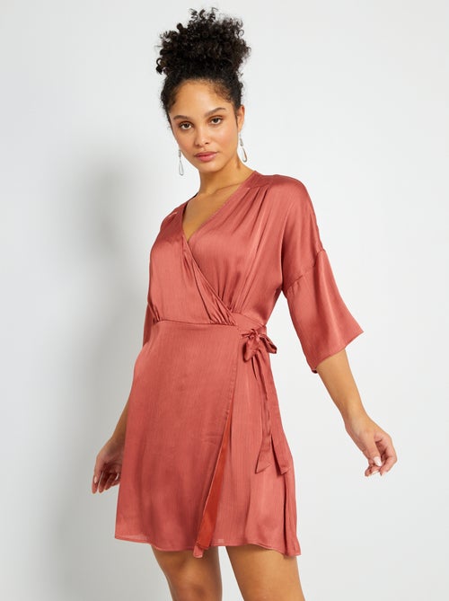 Vestido curto em cetim - Kiabi