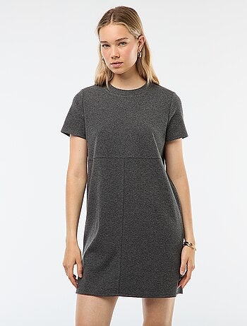 Vestido curto em malha macia canelada