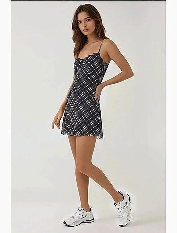Vestido curto estampado com detalhe em renda hiccup