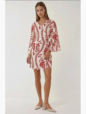 Vestido curto floral com decote em v hiccup