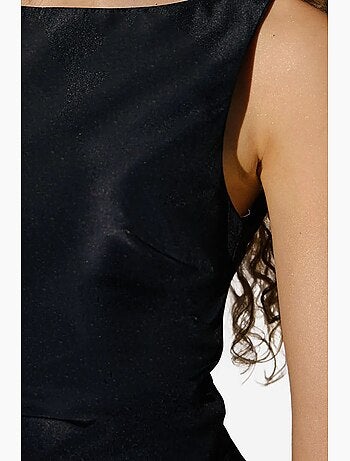 Vestido curto justo com costas abertas e detalhe de bainha com balão hiccup