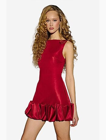 Vestido curto justo com costas abertas e detalhe de bainha com balão hiccup