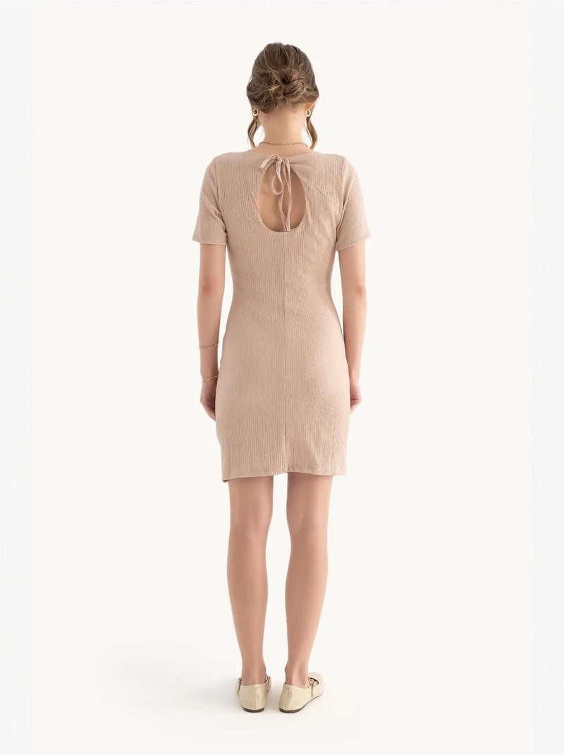 Vestido curto justo com decote quadrado e manga curta Bege natural - Kiabi