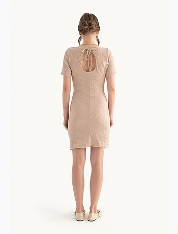 Vestido curto justo com decote quadrado e manga curta hiccup