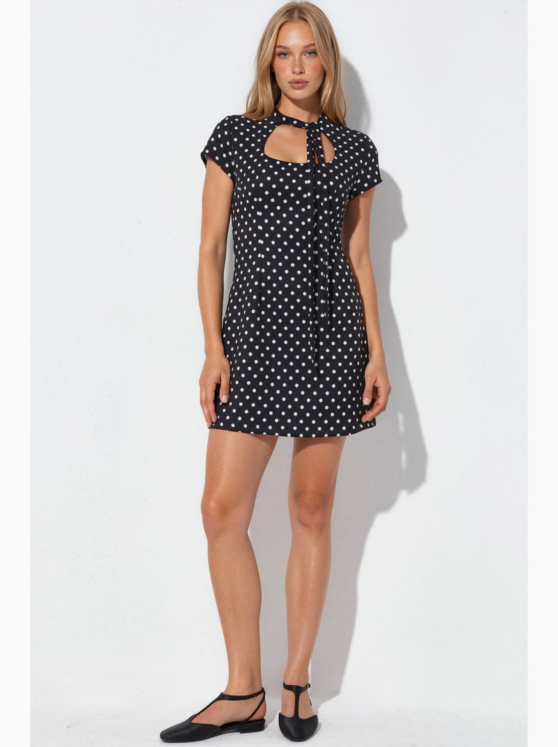 Vestido curto justo com gola alta e estampado de bolinhas. Hiccup Preto - Kiabi