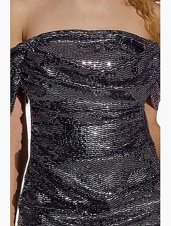 Vestido curto justo com lantejoulas e decote em bico hiccup