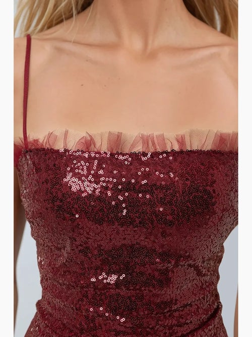 Vestido curto justo com lantejoulas e gola quadrada hiccup - Kiabi Vestido curto justo com lantejoulas e gola quadrada hiccup - Kiabi