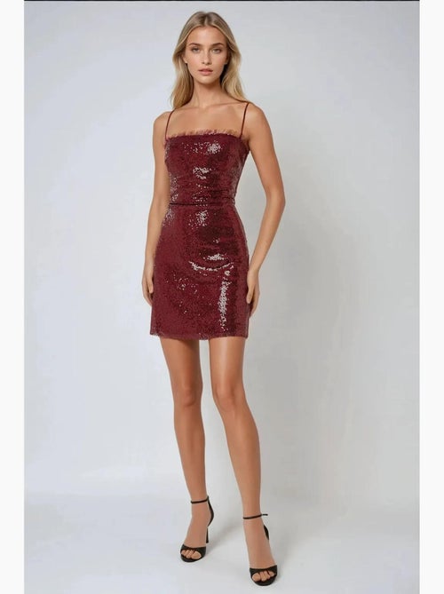 Vestido curto justo com lantejoulas e gola quadrada hiccup - Kiabi Vestido curto justo com lantejoulas e gola quadrada hiccup - Kiabi