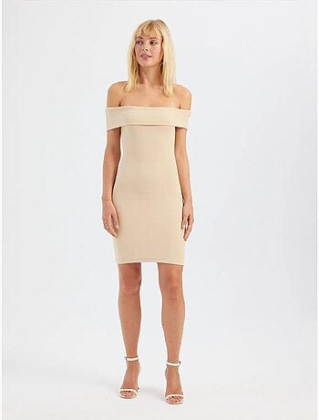 Vestido curto justo com ombros descobertos hiccup