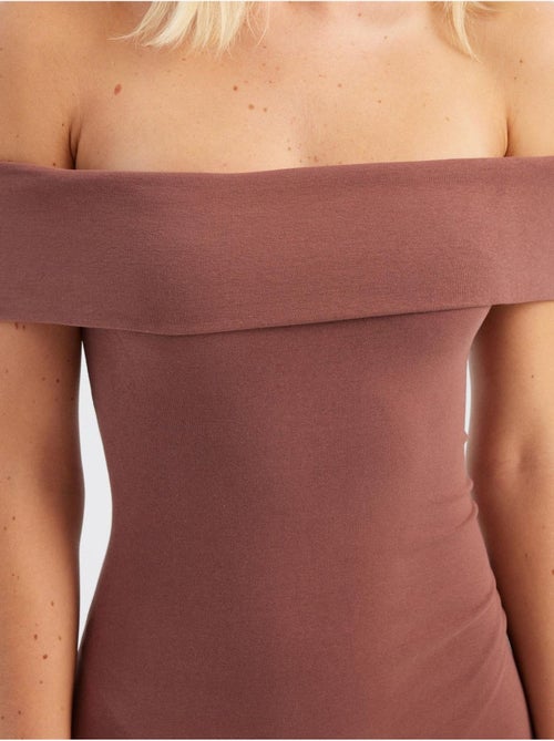 Vestido curto justo com ombros descobertos hiccup - Kiabi Vestido curto justo com ombros descobertos hiccup - Kiabi