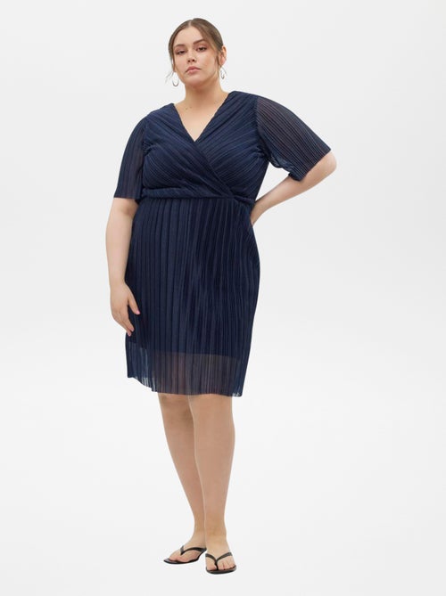 Vestido curto plissado 'Vero Moda Curve' - Kiabi