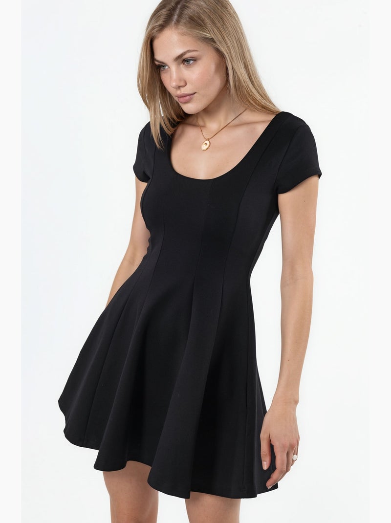 Vestido curto rodado com decote em u busem Preto - Kiabi