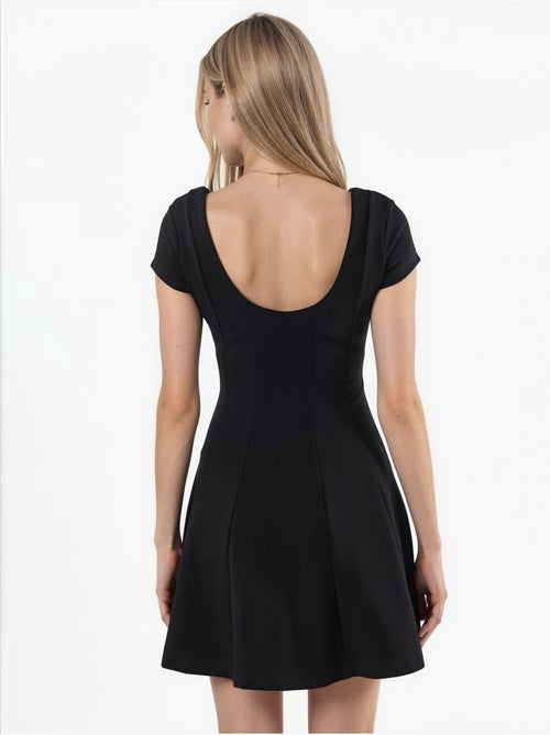 Vestido curto rodado com decote em u busem - Kiabi Vestido curto rodado com decote em u busem - Kiabi