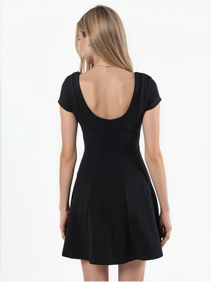 Vestido curto rodado com decote em u busem Preto - Kiabi