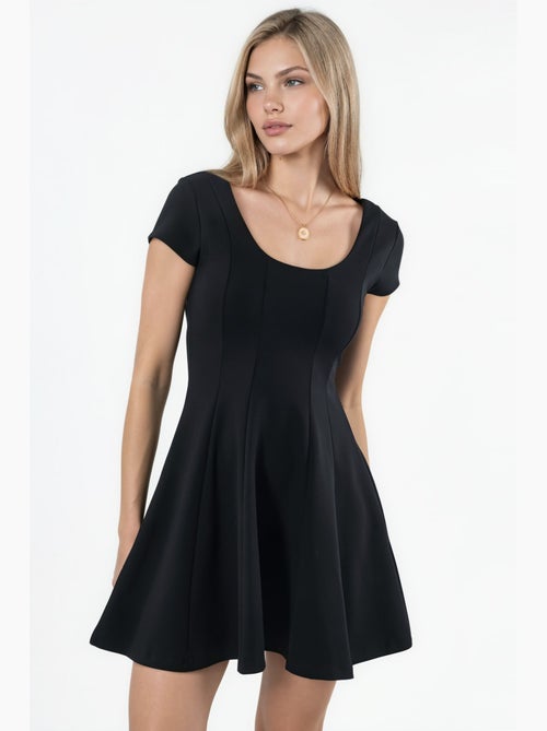 Vestido curto rodado com decote em u busem - Kiabi Vestido curto rodado com decote em u busem - Kiabi