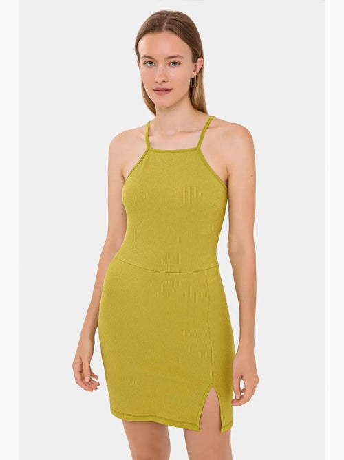 Vestido curto sem mangas com decote halter e racha lateral hiccup - Kiabi Vestido curto sem mangas com decote halter e racha lateral hiccup - Kiabi