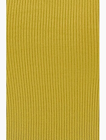 Vestido curto sem mangas com decote halter e racha lateral