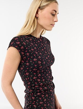 Vestido curto sem mangas em material canelado