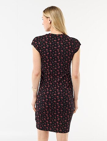 Vestido curto sem mangas em material canelado