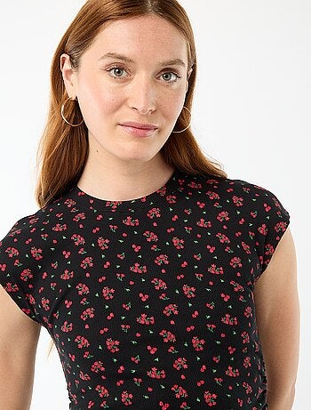 Vestido curto sem mangas em material canelado