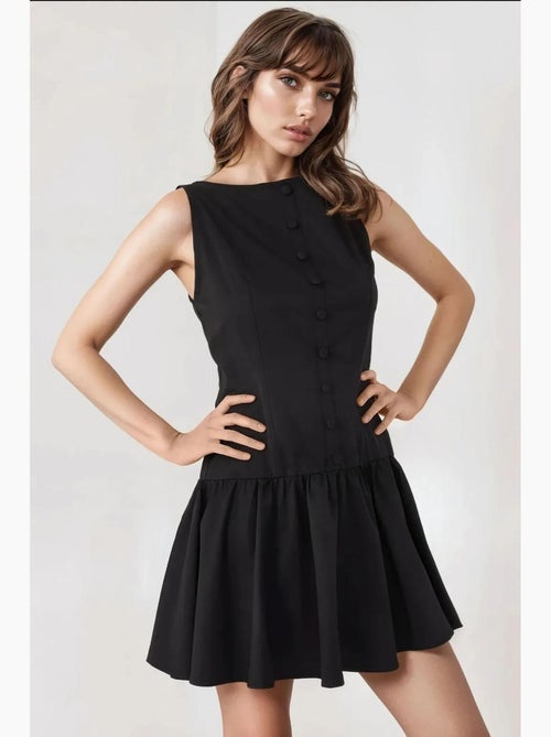 Vestido curto sem mangas evasé com detalhe de botão hiccup - Kiabi Vestido curto sem mangas evasé com detalhe de botão hiccup - Kiabi