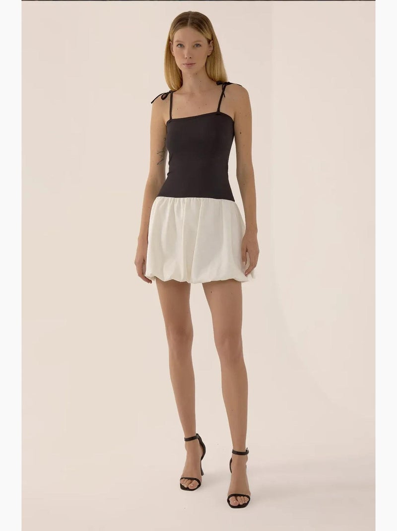 Vestido curto slim fit com decote quadrado e bainha em balão hiccup Preto - Kiabi