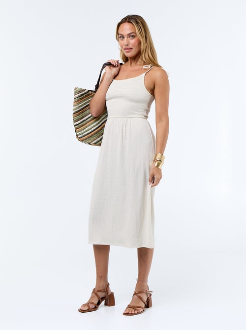 Vestido curto smockado liso - Kiabi