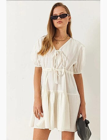 Vestido curto tamara com decote em v e atilhos à frente lucci