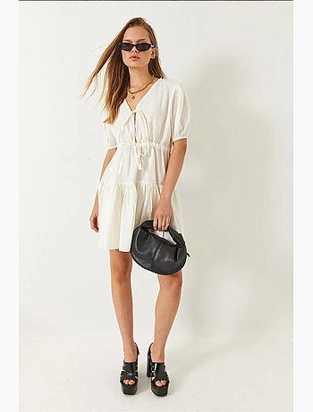 Vestido curto tamara com decote em v e atilhos à frente lucci