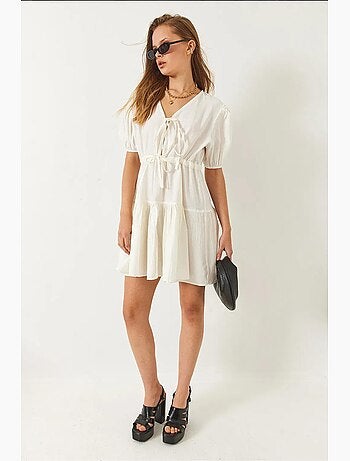 Vestido curto tamara com decote em v e atilhos à frente lucci