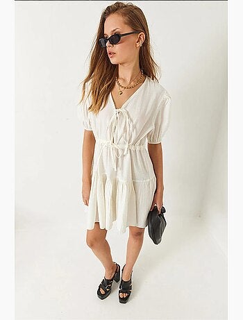 Vestido curto tamara com decote em v e atilhos à frente lucci