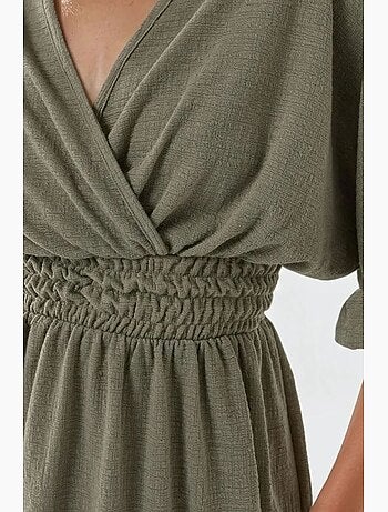 Vestido curto texturado com decote em v hiccup