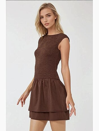 Vestido curto texturado com gola redonda hiccup