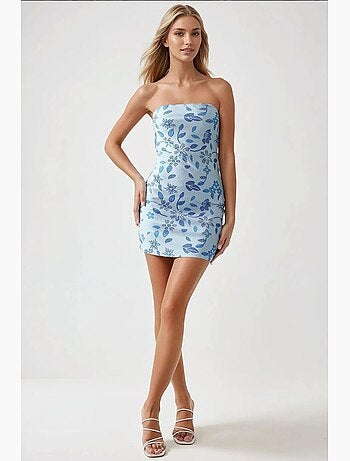 Vestido curto texturizado sem alças e justo hiccup