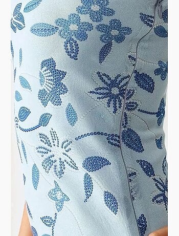 Vestido curto texturizado sem alças e justo hiccup
